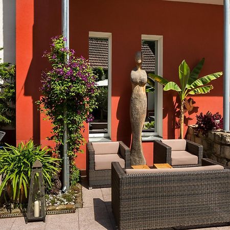 Wirtshaus & Hotel Goldener Greif Edelsfeld Exterior photo